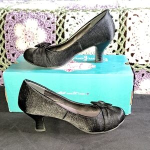 Jellypop Black Mid Heel Pumps with Bow Accent